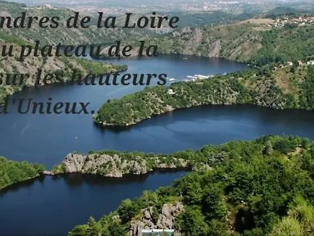 Pres De St Etienne Et Du Parc Naturel Regional Du Pilat فيلة